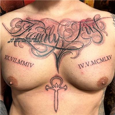 goguse-yazi-ankh-ve-roma-rakami-tarih-dovmesi---family-first-ankh-date-chest-tattoo