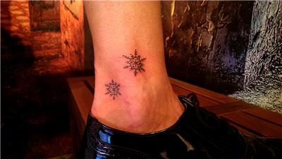 kar-taneleri-dovmesi---snow-flakes-tattoo