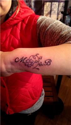 cicek-ve-harf-dovmesi---flower-and-letter-tattoo