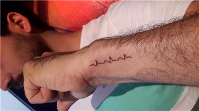 kalp-ritmi-kardiyo-dovmesi---heart-beats-tattoo