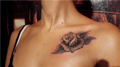 siyah-golgeli-gul-dovmesi---black-rose-tattoo