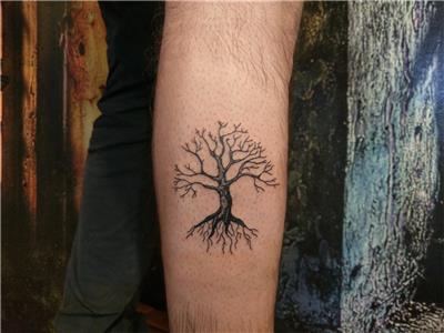 bacaga-agac-dovmesi---tree-tattoo-on-leg