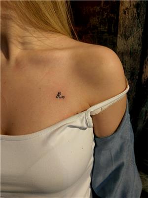r-harfi-ve-minik-kalp-dovmesi---r-and-heart-tattoo