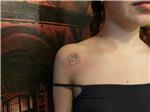 omuza-cizgisel-gul-dovmesi---rose-tattoo