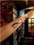 tuy-sonsuzluk-ve-isim-dovmesi---feather-with-infinity-name-tattoo