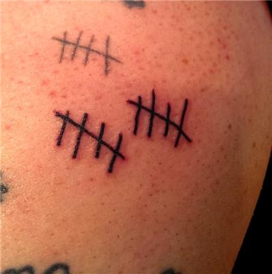 centik-dovme---
notch-tattoo