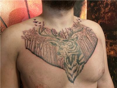 gogus-uzerine-geyik-ve-orman-dovmesi---deer-and-forest-tattoo