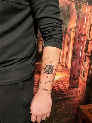 pusula-ve-latince-yazilar-dovmesi---compass-and-latin-quotes-tattoo