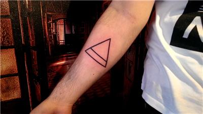 ucgen-dovmesi---triangle-tattoo