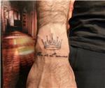 tac-dovmesi---crown-tattoo