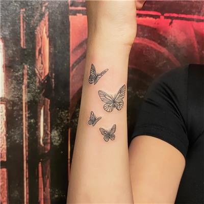cizgisel-kelebek-dovmeleri---linear-butterfly-tattoos