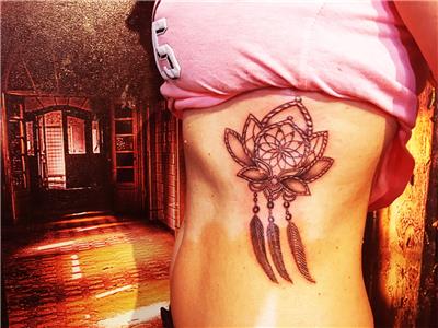 lotus-cicegi-ve-ruya-kapani-dovmesi---lotus-dream-catcher-tattoo