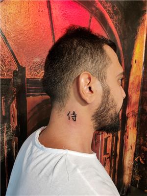 boyuna-kanji-dovme---kanji-neck-tattoo