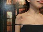 omuza-cizgisel-gul-dovmesi---rose-tattoo
