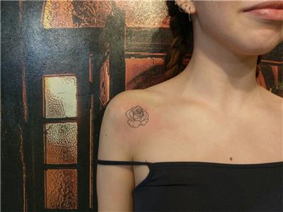 omuza-cizgisel-gul-dovmesi---rose-tattoo