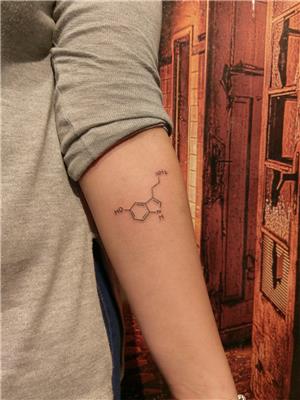 mutluluk-hormonu-serotonin-dovmesi---serotonin-tattoo