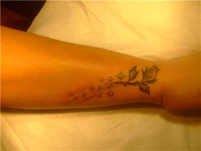 gul-ve-yildizlar-dovmesi---rose-and-stars-tattoo