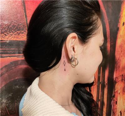 kulak-arkasina-dovme---behind-the-ear-tattoo
