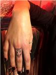 parmak-uzerine-kaplan-dovmesi---tiger-tattoo-on-finger