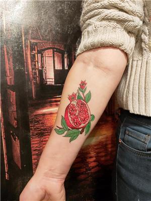 nar-dovmesi---pomegranate-tattoo
