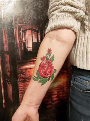 nar-dovmesi---pomegranate-tattoo