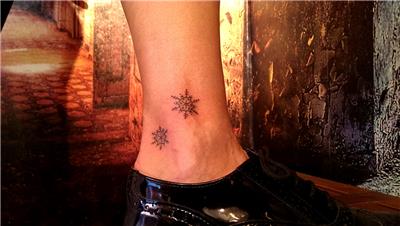 kar-taneleri-dovmesi---snow-flakes-tattoo