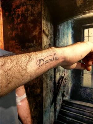 damla-isim-yazi-dovmesi---name-tattoos