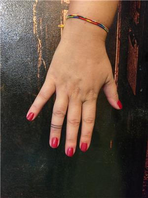 parmaga-cift-cizgi-dovmesi---finger-double-line-tattoos