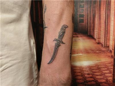 kama-hancer-bicak-dovmesi---wedge-dagger-knife-tattoo