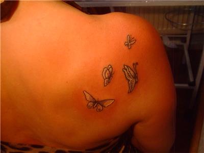 kelebekler-ve-yildizlar-dovmesi---stars-and-butterflies-tattoo