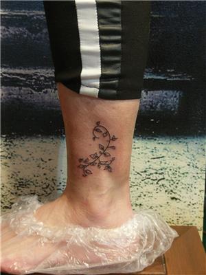 ayak-bilegine-sarmasik-dovmesi---ivy-tattoos
