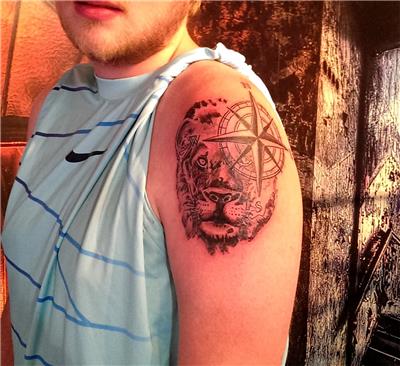 aslan-ve-pusula-dovmesi---lion-and-compass-tattoo