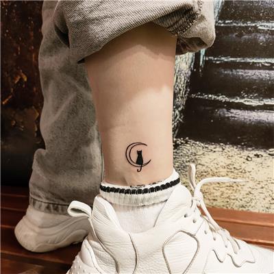 ay-ve-kedi-dovmesi---moon-and-cat-tattoo