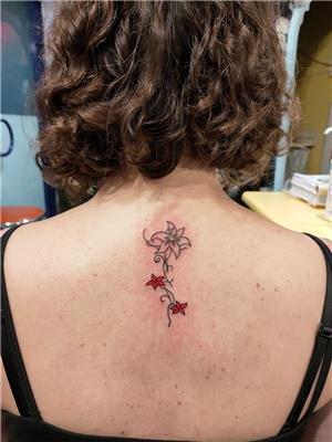 sirta-cicek-dovmesi---flower-tattoo-on-back