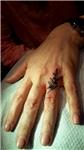 parmak-uzerine-zeytin-dali-dovmesi---olive-branch-tattoo-on-finger