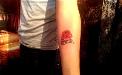 old-school-gul-ve-tarih-dovmesi---old-school-rose-and-date-tattoo