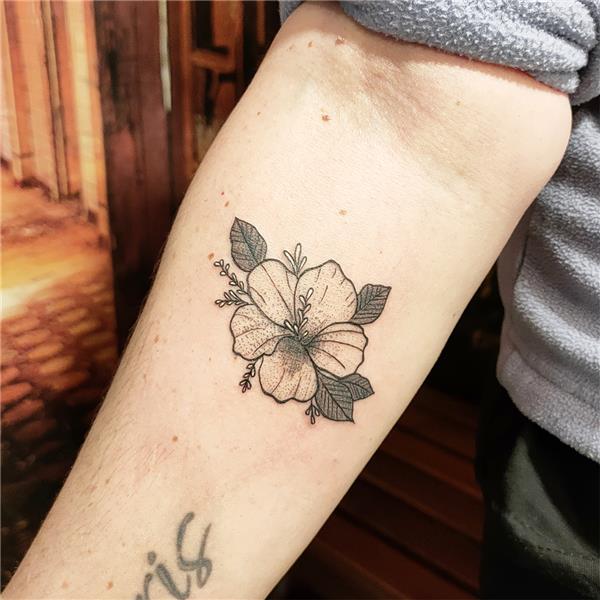 Ağaçhatmi Çiçeği Dövmesi / Hibiscus Syriacus Flower Tattoo Dövme