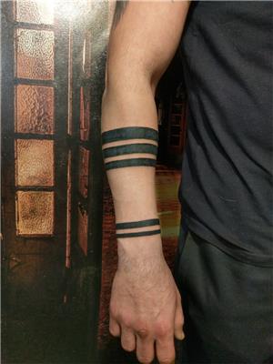 kol-uzerine-5-adet-siyah-bant-dovmesi---arm-black-band-tattoos