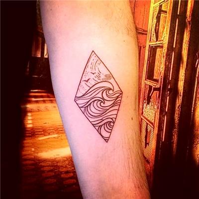 dalga-gunes-kuslar-geometrik-cerceve-icine-dovme---waves-sun-birds-line-work-tattoo