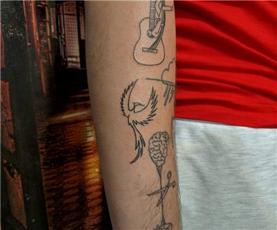 cizgisel-zumrudu-anka-kusu-kol-dovmesi---minimal-phoenix-arm-tattoo
