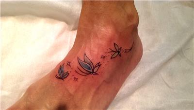 ayak-uzerine-renkli-kelebek--ve-yildiz-dovmeleri---butterflies-and-stars-tattoo-on-foot