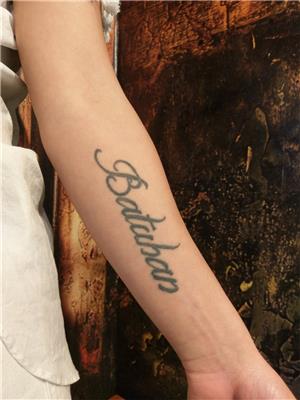 batuhan-isim-dovmesi-tuy-dovmesi-ile-kapatma---name-tattoo-cover-up-with-feather