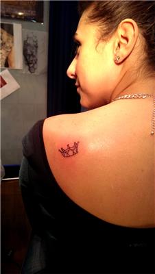 omuza-tac-dovmesi---crown-tattoo