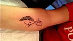 harf-isim-sonsuzluk-ve-tuy-dovmesi---name-infinity-feather-tattoo
