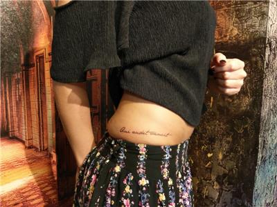 cesaret-eden-kazanir-latince-yazi-dovmesi---qui-audet-vincit-latin-tattoo-