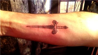 kama-hancer-bicak-dovmeleri---wedge-dagger-tattoos