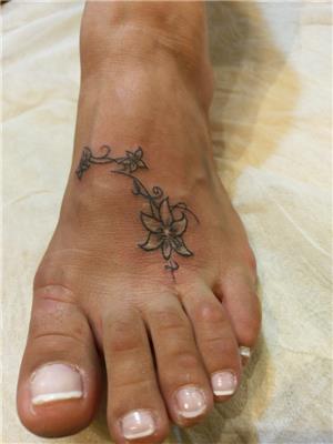 ayak-uzeri-dikis-izi-cicek-dovmesi-ile-kapatma---scar-tattoo-cover-up-with-flower