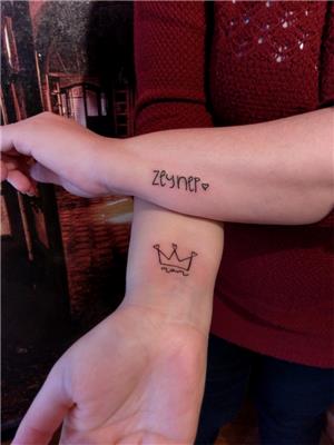 cocuk-cizimi-kalpli-tac-ve-anne-yazisi-dovme---heart-crown-and-mom-tattoos-