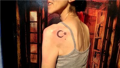 omuza-ay-yildiz-turk-bayragi-dovmesi---moon-star-turkish-flag-tattoo