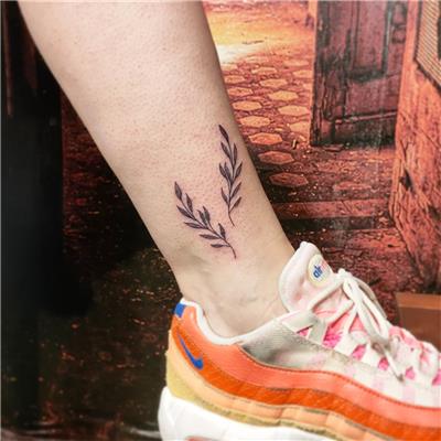 ayak-bilegi-uzerine-dallar-ve-yapraklar-dovmesi---branches-and-leaves-tattoo-on-ankle